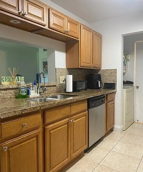 4096 N Pine Island Rd #2110 — Photo 2