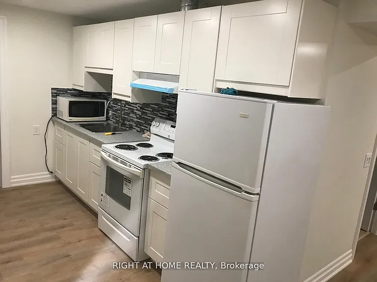 1080 Glenashton Dr #BASEMENT — Photo 5