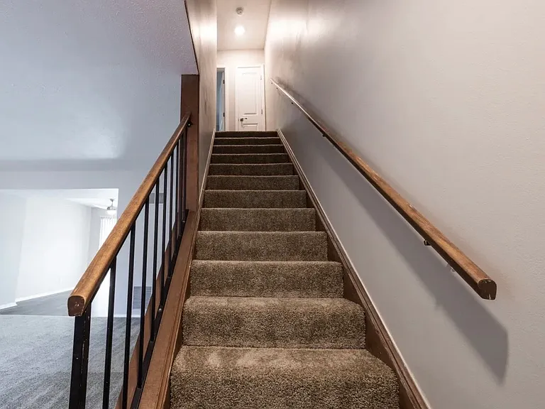 825 Woodbridge Dr — Photo 5