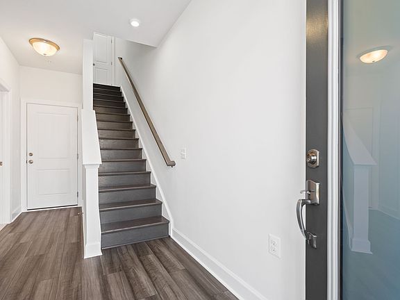 4th image of 643 Belmont Bay Dr