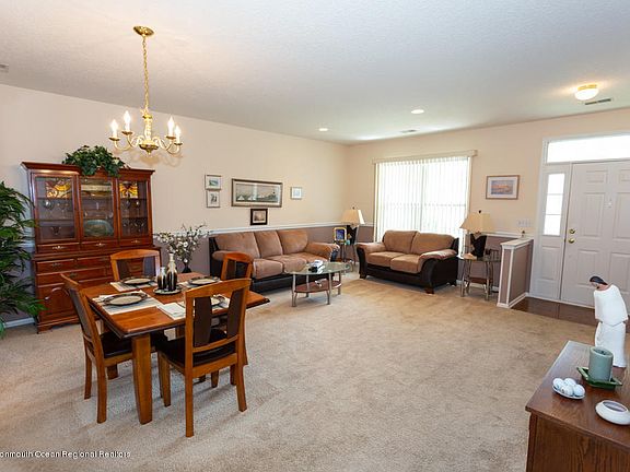 4th image of 7 Greenwillows Dr