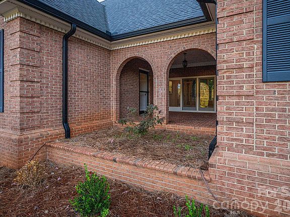 5th image of 208 Hollow Rd