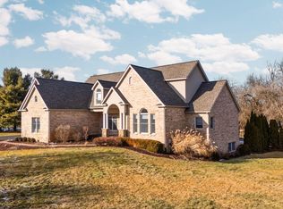 9069 Emerson Dr, Saline, MI 48176