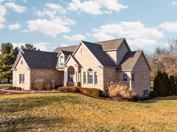 9069 Emerson Dr, Saline, MI 48176