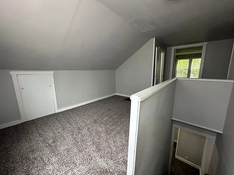 1122 W Rex St — Photo 8