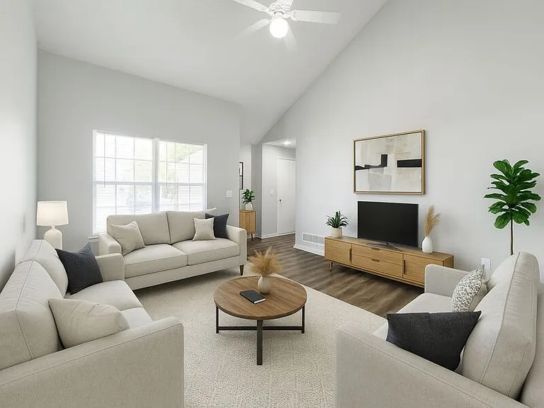 1020 NE Queens Ct — Photo 8