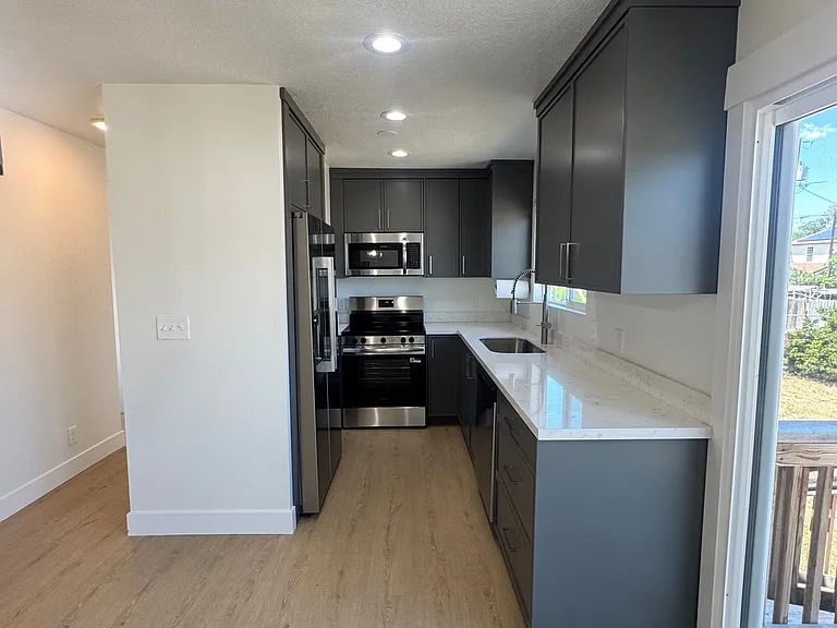 1838 W New York Dr — Photo 36