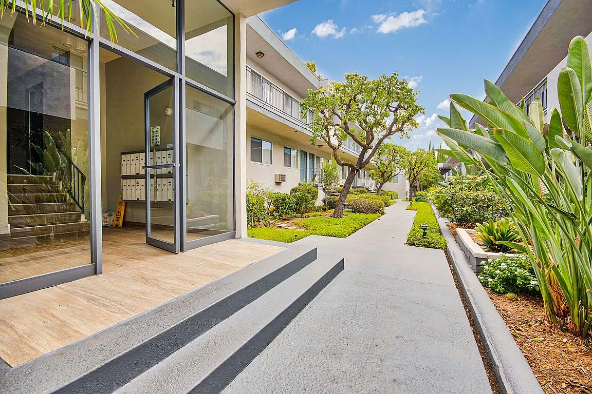 Malibu Apartments — Photo 4