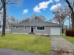 129 Avenue B, Holbrook, NY 11741