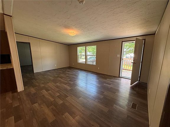 2nd image of 14 Live Oak Ct