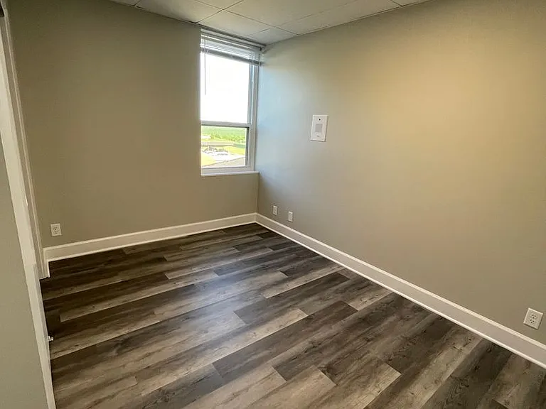 815 W. Columbia — Photo 18