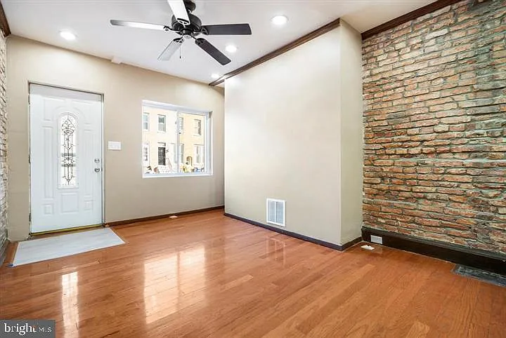 4 bed, 3.5 bath, 1830 sqft, $3,200 — Photo 2