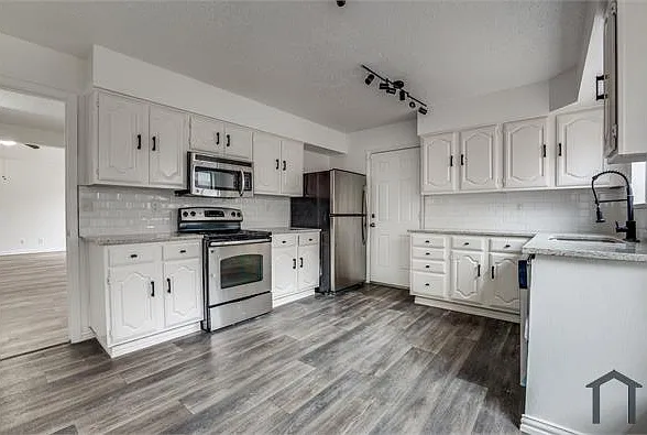 434 Wellington Dr — Photo 17
