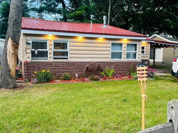 105 Alley St, Lake, MI 48632