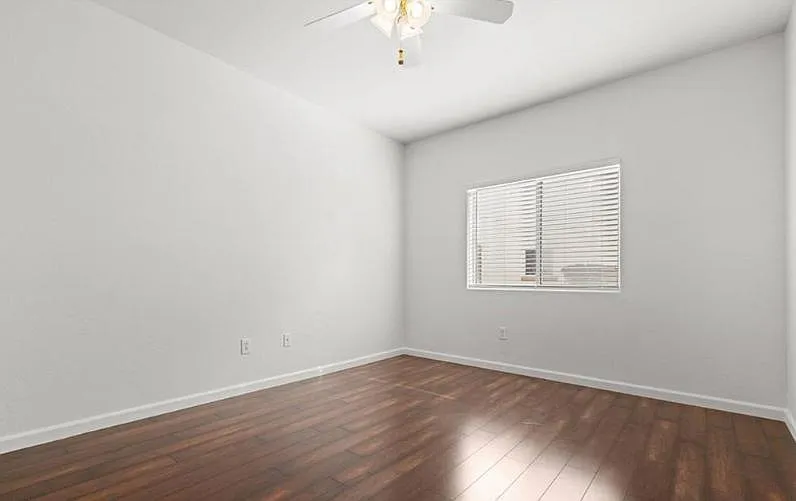 Building Photo - 5650 E Sahara Ave