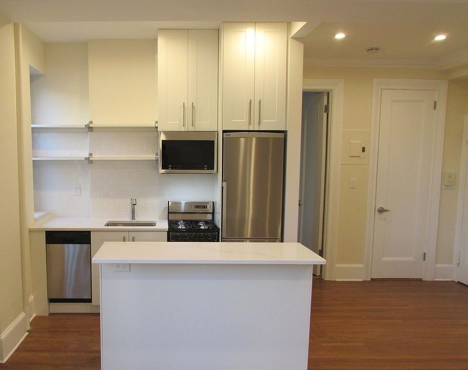 2nd image of 510 Cathedral Pkwy #9D