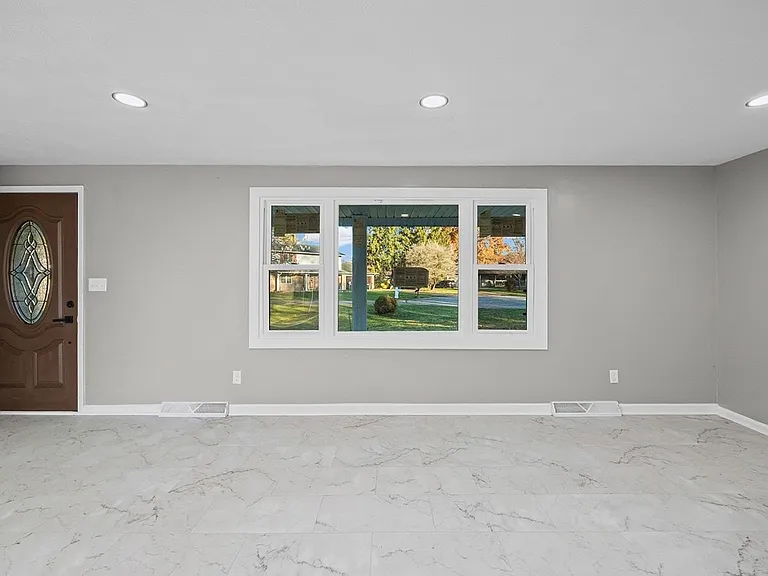 1406 Meadowbrook Ct — Photo 8