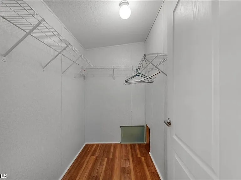 701 Coral Dr — Photo 9