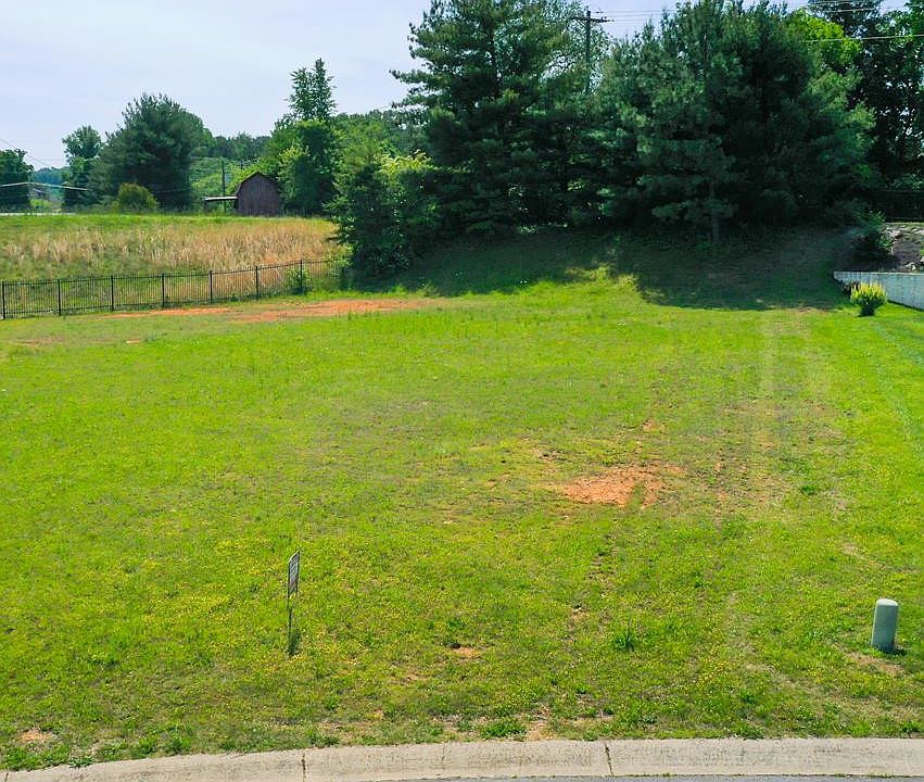 1st image of 544 Kensington Dr