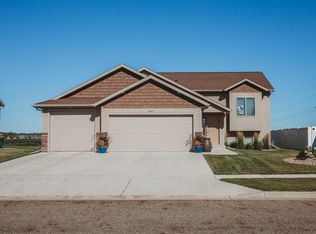 3333 Dortmund Dr, Bismarck, ND 58504