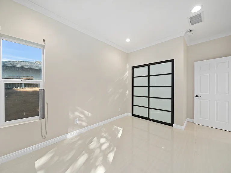 342 Pasadena Ave #B — Photo 7