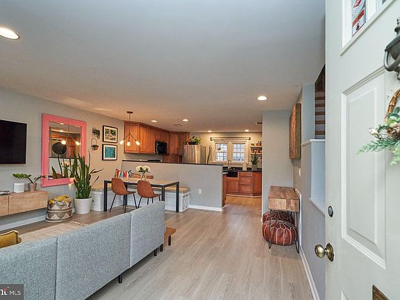 5th image of 415 James Ct