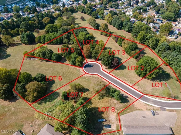 6 Country Club Dr, Coshocton, OH 43812