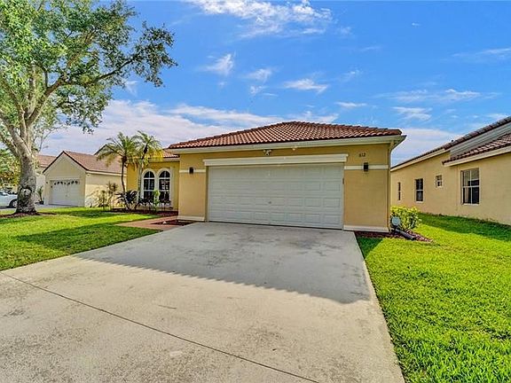 3rd image of 612 Carrington Ln