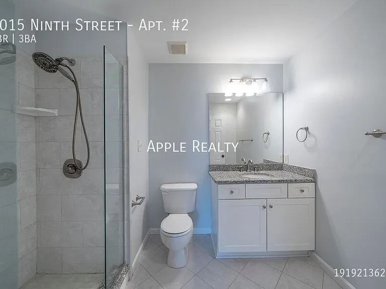 1015 9th St #2 — Photo 18