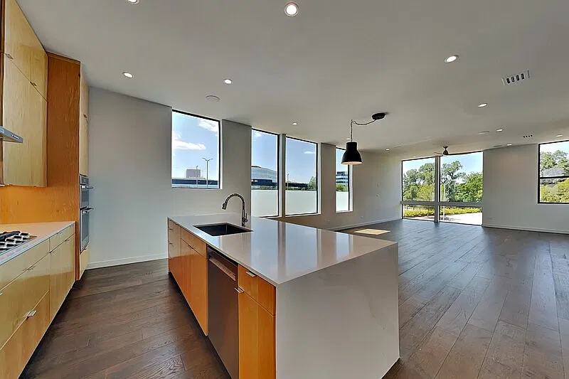 3 bed, 4.0 bath, 2377 sqft, $3,500 — Photo 4