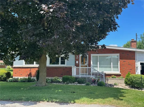 17 Oakmount Rd, Welland, ON L3C 4X9