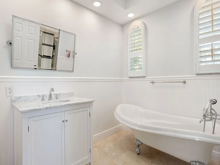 1005 Crescent Beach Rd — Photo 12