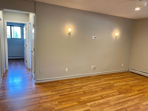 5th image of 10 Linda Ln APT 2-1