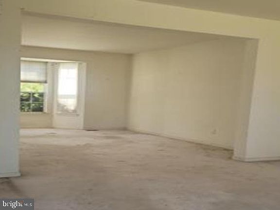 5th image of 20 Crocus Ln