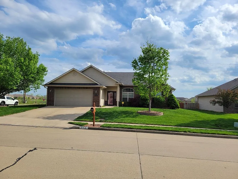 3 bed, 1633 sqft, $1,950 — Photo 2