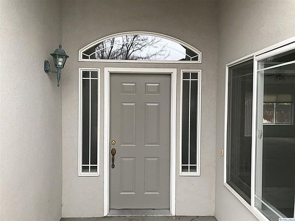3rd image of 2618 Ficus Dr