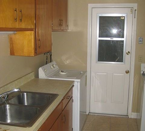 3rd image of 1409-11 Buckeye Ct