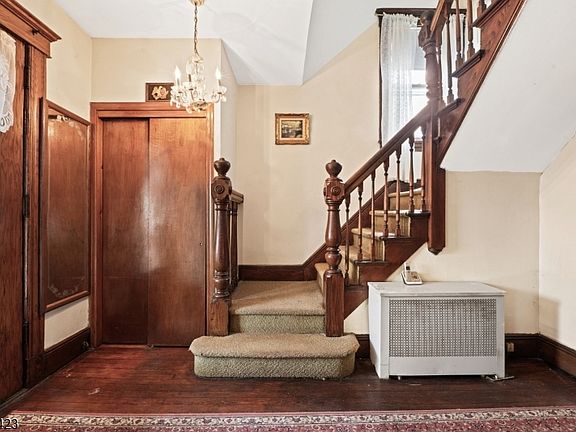 3rd image of 10 Beech St