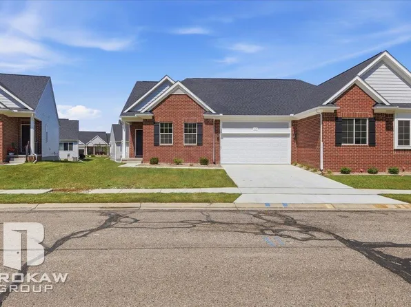 1435 Luxington Dr, Lapeer, MI 48446