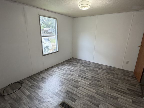3rd image of 5538 Duval St