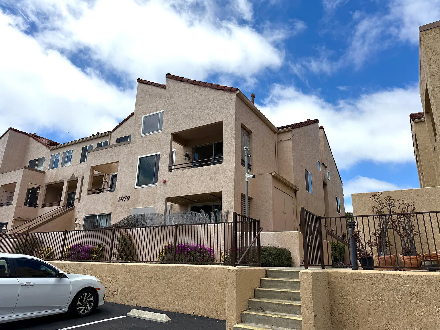 2 bed, 1080 sqft, $3,550 — Photo 2