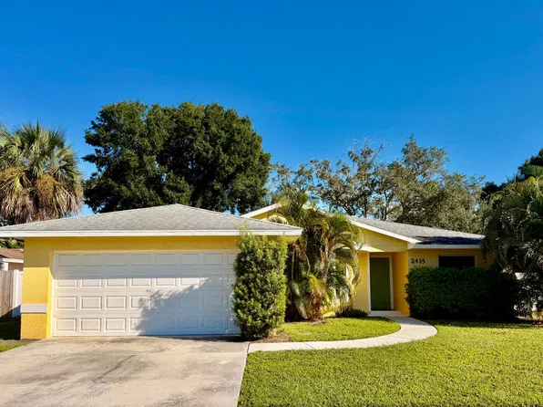 2435 Pinehurst St, Sarasota, FL 34231