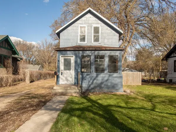 316 11th St N, Moorhead, MN 56560