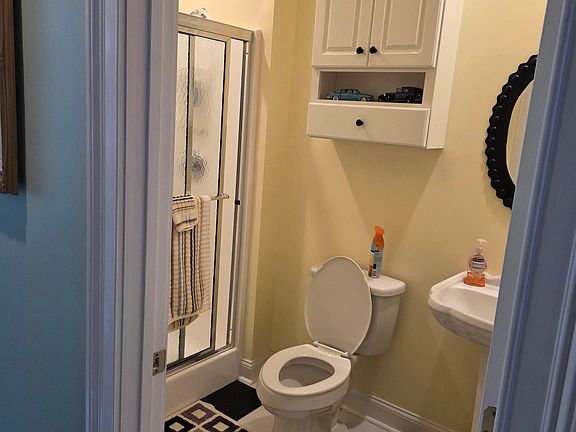 3rd image of 121 Wynfield Ct