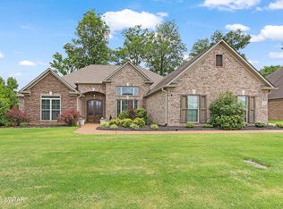 100 Ravenwood Dr, Jackson, TN 38305