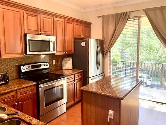 4th image of 3126 N Oasis Dr