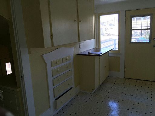 3rd image of 406 1/2 S Catalina Ave