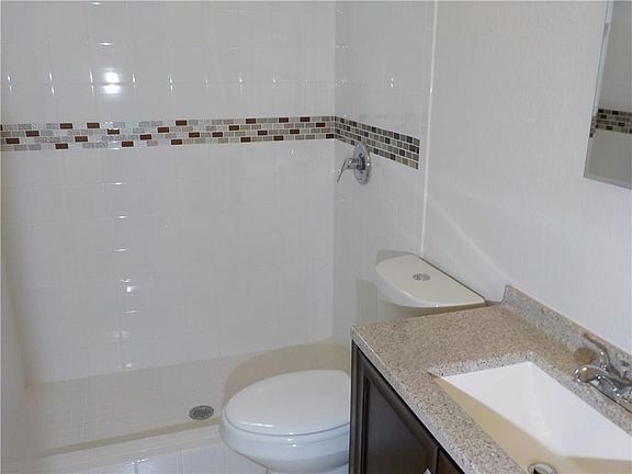 5th image of 3077 Shadow Wood Dr