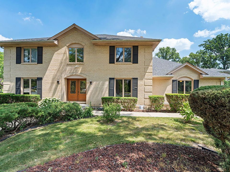 1st image of 901 Burr Oak Ct