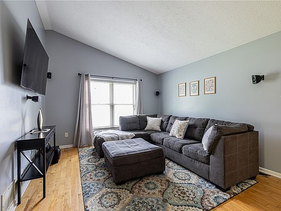 4th image of 3337 Evergreen Cir